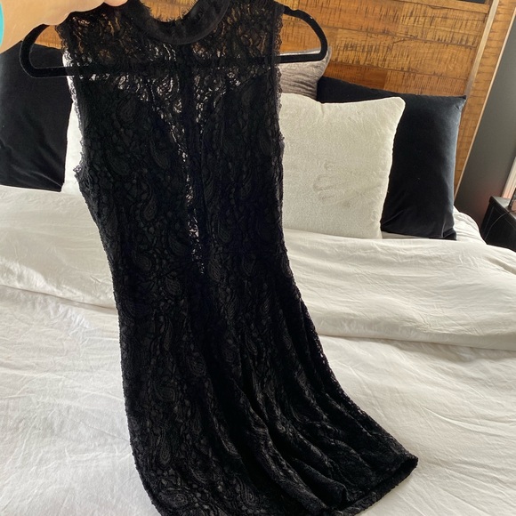 Sexy GUESS Fitted Black Lace Dress - Picture 1 of 12